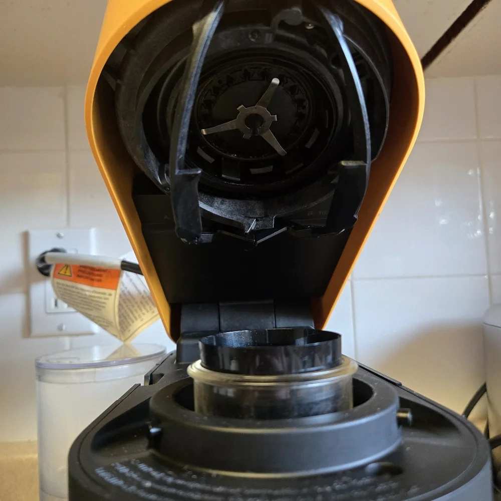 Nespresso Vertuo Pop+ De'Longhi Coffee and Espresso Machine, Mango Yellow - Picture 6 of 12